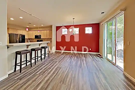 1895 Stetson Drive Photo 2
