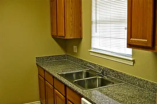 Sunlight Manor Apts Photo 2