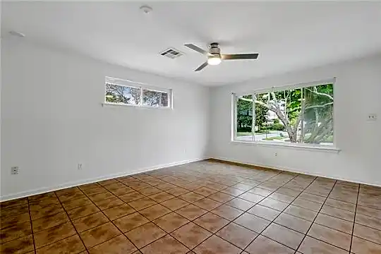 339 Hector Ave Photo 2