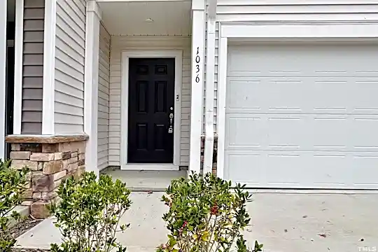1036 Shoreside Dr Photo 2