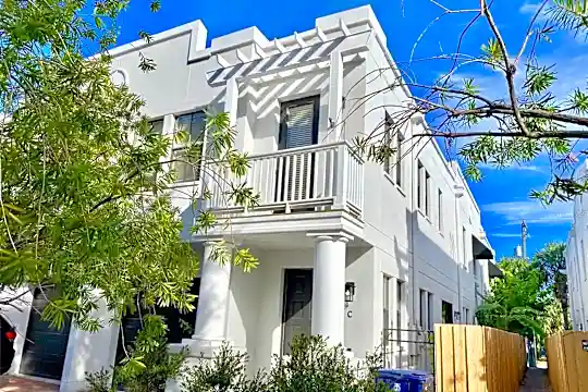 109 S Packwood Ave #C Photo 2