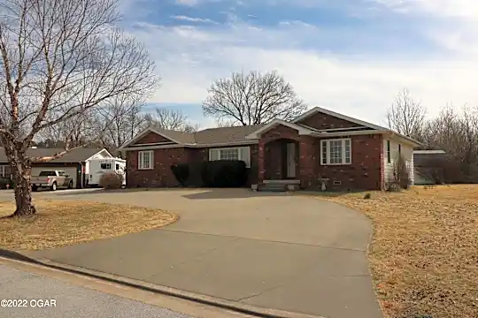 4212 University Circle Photo 1