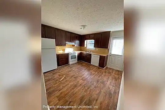 8848 W Hills Ct Photo 2