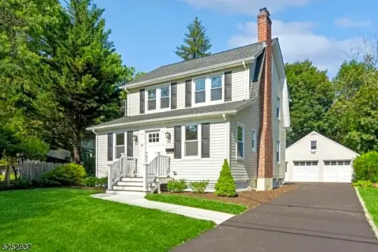 301 Glen Avenue Short Hills NJ 07078 - Midtown Direct Homes