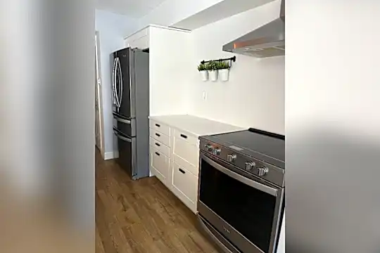 524 N Post Oak Ln Photo 2