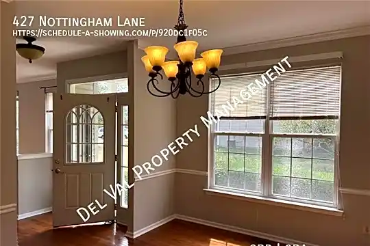 427 Nottingham Ln Photo 2
