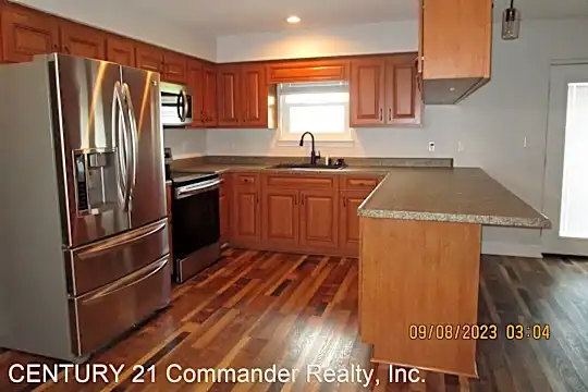 6111 Stephanie Dr Photo 2