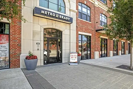 Metro at Brady Arts District/Tribune Lofts Photo 1