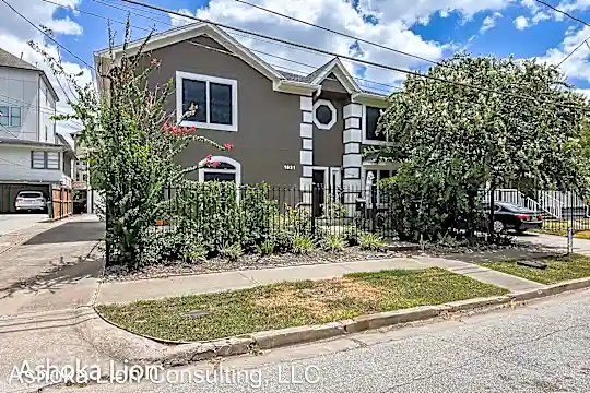 1821 Palm St Photo 2
