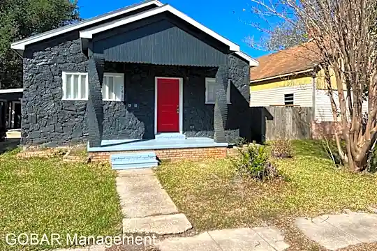 741 10th St Photo 1