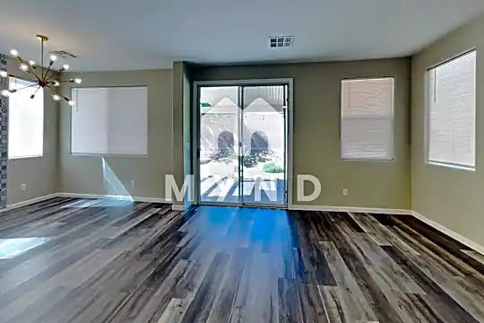 8041 San Mateo Street Photo 2