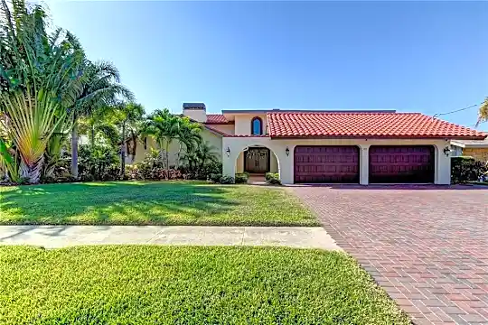 411 Palm Island SE Photo 1