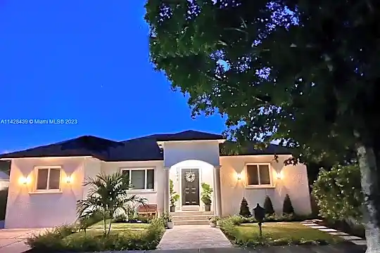 1395 SW 59th Ave Photo 1
