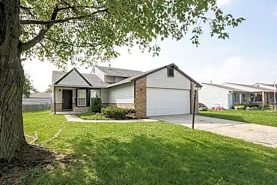 644 Woods Crossing Ln Photo 2