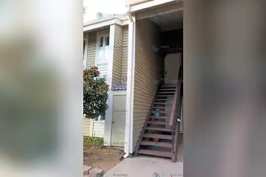 2106 G St Photo 2