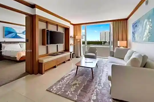 6801 Collins Ave #605 Photo 2