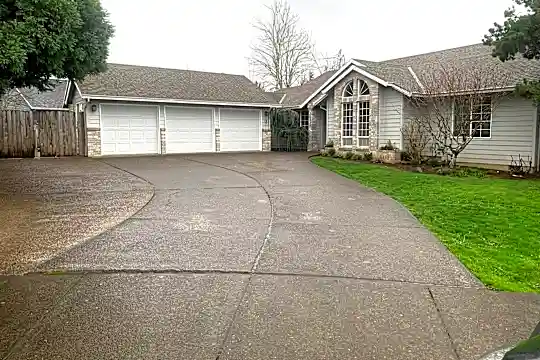 18841 Hein St Photo 1