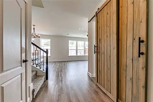 1519 Link St Photo 2