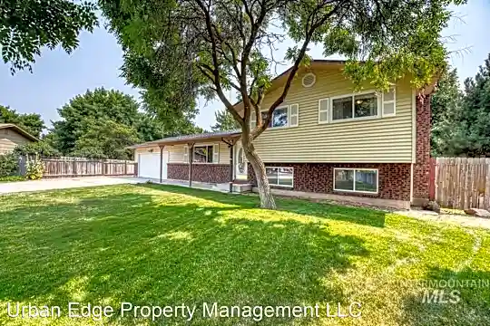 9421 W Desert Ave Photo 1