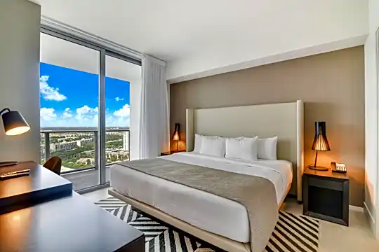 4010 S Ocean Dr Photo 2