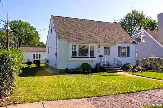 242 Rea Ave Photo 2