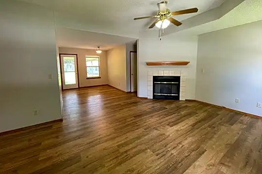 302 Slim Wilson Blvd Photo 2
