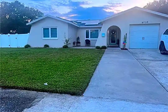 9710 61st Way Photo 2