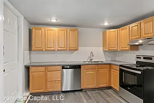 1 & 2 Bedroom Renovated Units Available, Near Transit, Schools & Restaurants! Photo 1