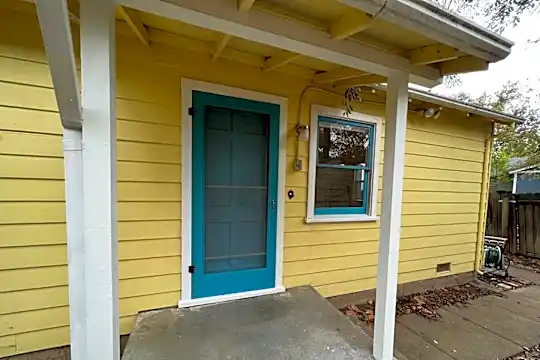533 G St Photo 1