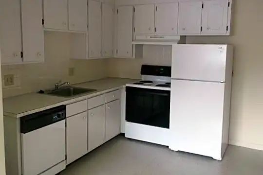 89 Lexington St Photo 2