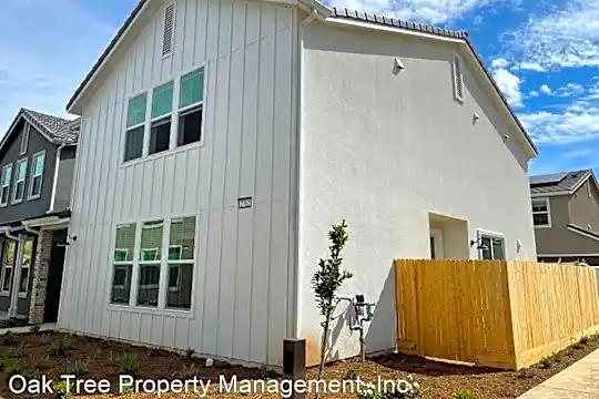 2762 E Tamarind Dr Photo 2