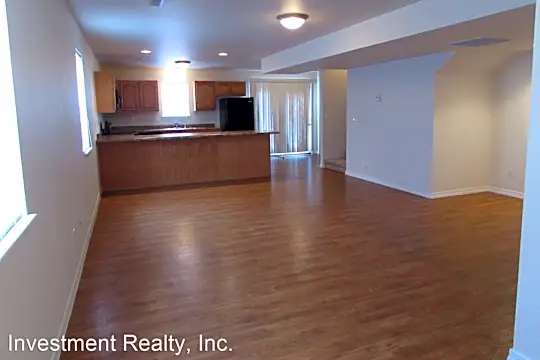 120 Andrews Dr Photo 2