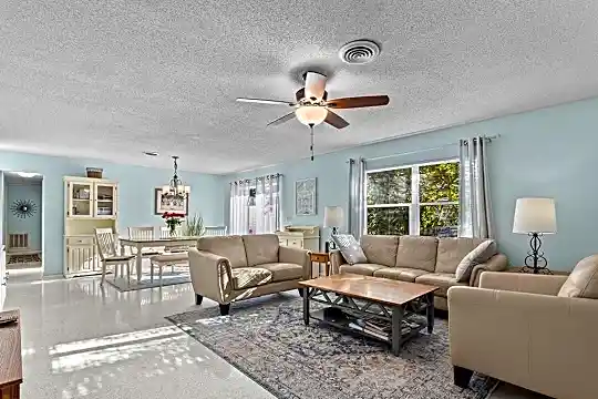 745 Camelia Ln Photo 2