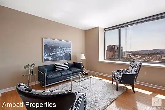 260 King St Photo 1