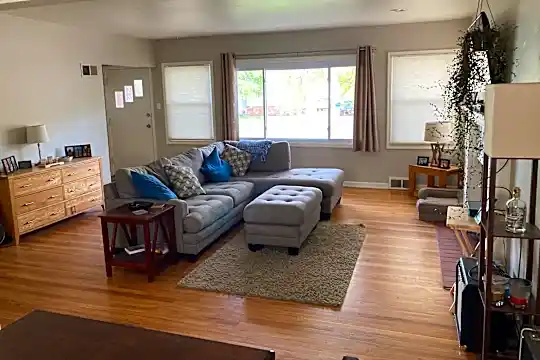 1735 17th Ave Photo 2