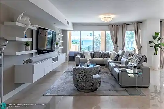 3415 N Ocean Dr #204 Photo 1