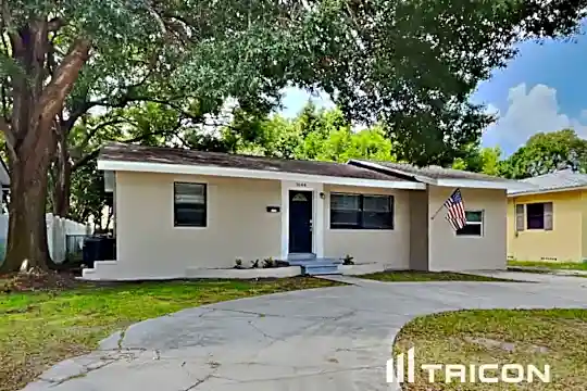 3144 32nd Avenue N Photo 2