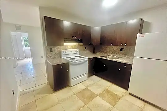 12215 W Dixie Hwy #107 Photo 1