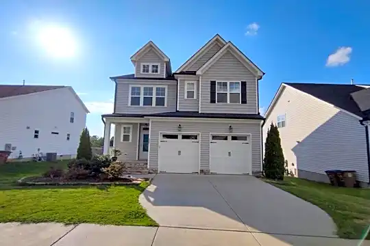805 Park Vista Dr Photo 2