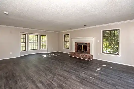 8977 Big Bend Blvd Photo 2
