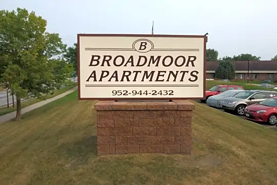 The Broadmoor Apartments Photo 2