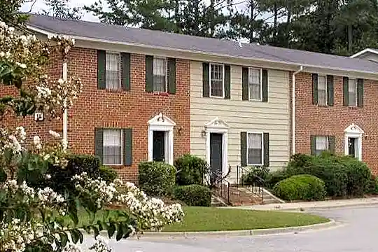 Salem Arms Photo 1