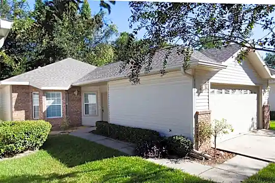 4712 NW 80th Rd Photo 2