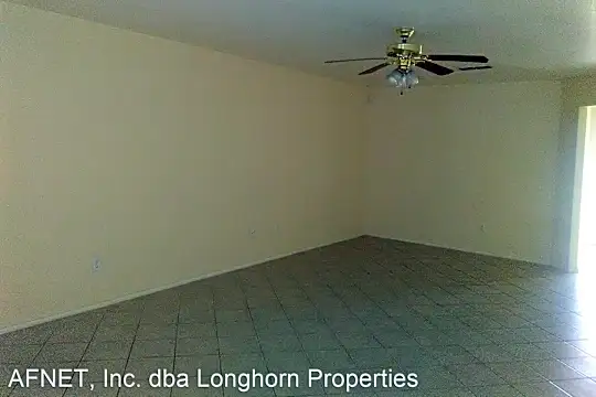 2504 Southwood Dr Photo 2
