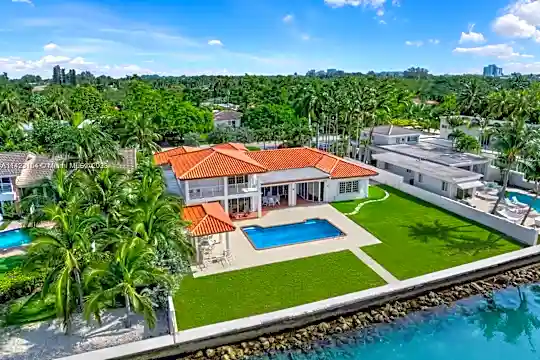 1730 Bay Dr Photo 1