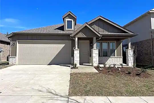 208 Knoll Pines Drive Photo 1