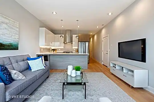 2302 N Hoyne Ave #2 Photo 2