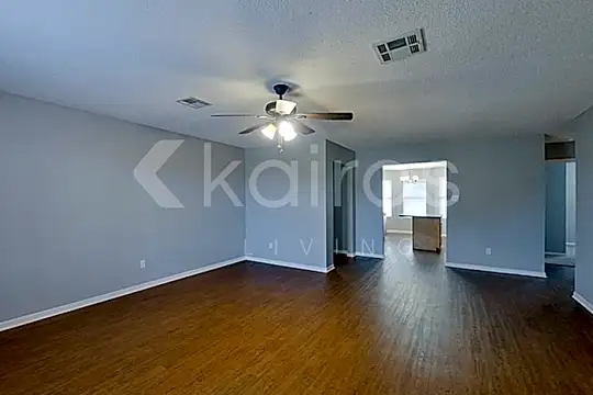4702 Janelle Dr Photo 2