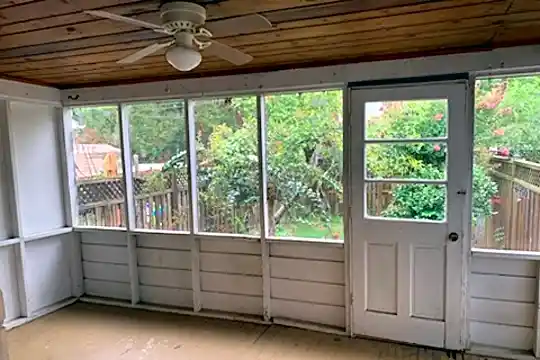 1817 Leslie Ave Photo 2