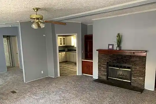 2525 Waterfront Dr Photo 2